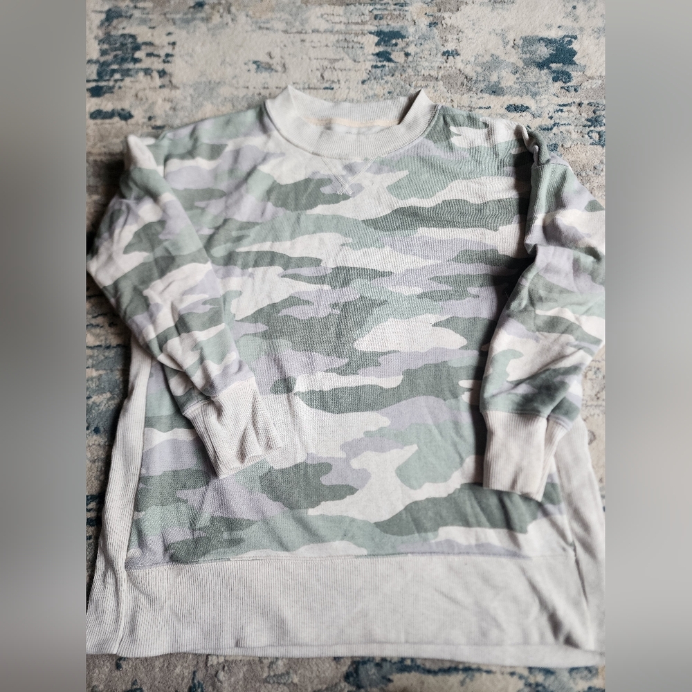 Aerie Oversized Camo Sweatshirt Size Medium